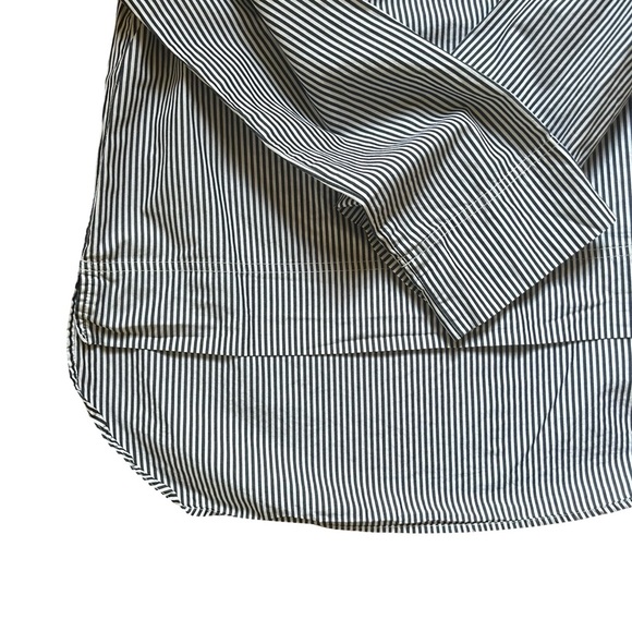 J Crew Women’s Stripped Shirt Size 4 With Button Details on Shoulder - Picture 4 of 10